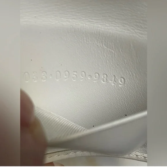 Gucci Red and Cream Key & Card Holder - Picture 11 of 11